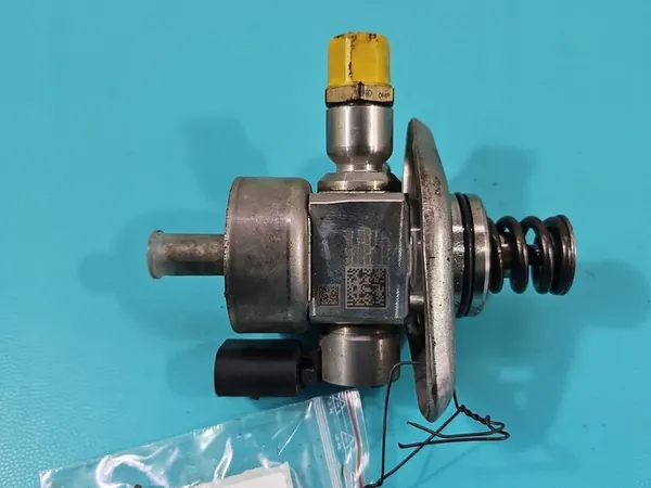 Korkeapaineinen polttoainepumppu Skoda Octavia III 2.0 TSI OEM 06G127027H image 2