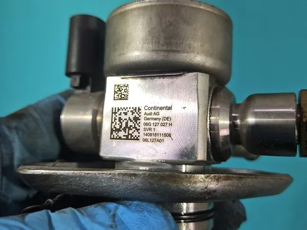 Korkeapaineinen polttoainepumppu Skoda Octavia III 2.0 TSI OEM 06G127027H image 6