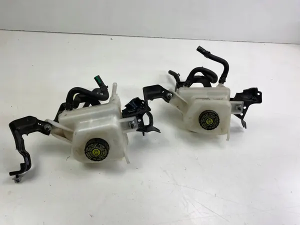 Réservoir de liquide de frein Toyota Yaris III OEM 0335008-87081 image 3