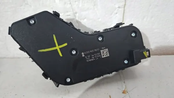 MERCEDES ZITTEN BEDIENINGSPANEEL RECHTS A2059057851 image 2