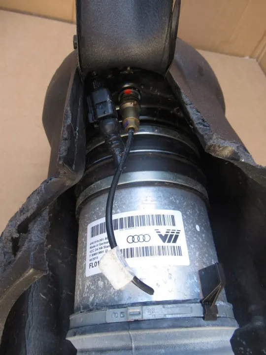 Audi A8 D4 Bakre Vänster Luftfjädring OEM 4H0616001AB image 6