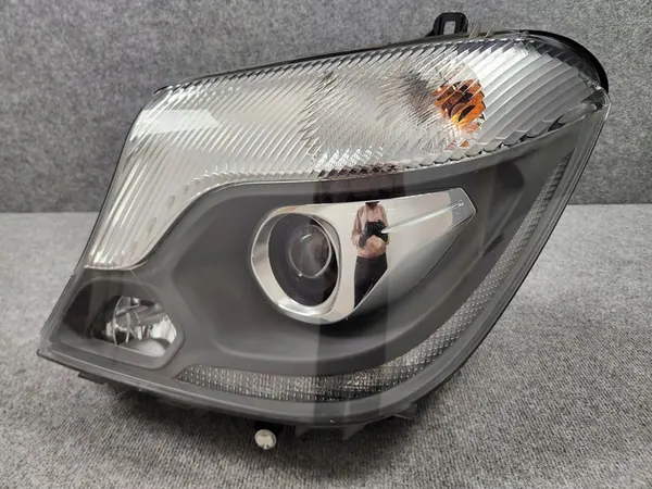 Linker voorlicht - Mercedes Sprinter W906 Bi-Xenon image 4