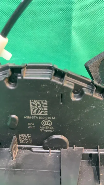 AUDI VW SKODA VÄNSTER BAKDÖRRSLÅS 5TA839015M image 2