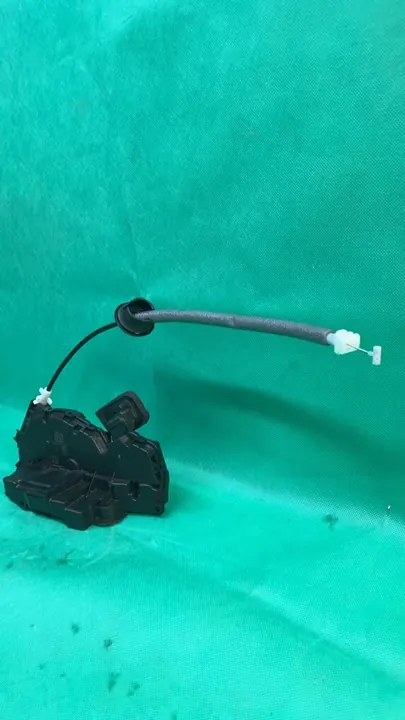 AUDI VW SKODA VÄNSTER BAKDÖRRSLÅS 5TA839015M image 5