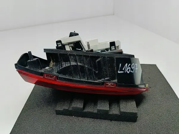 VOLKSWAGEN GOLF VII 7 HB 12 - Lámpara de maletero izquierda trasera 5G0945093AE image 10