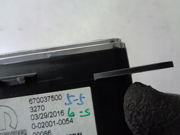 Tomada USB SD OEM 670037500 para Maserati Levante image 5