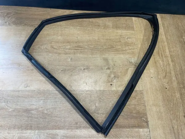 Gummipackning höger bakdörr Lexus NX 2015 OEM 6814278010 image 3