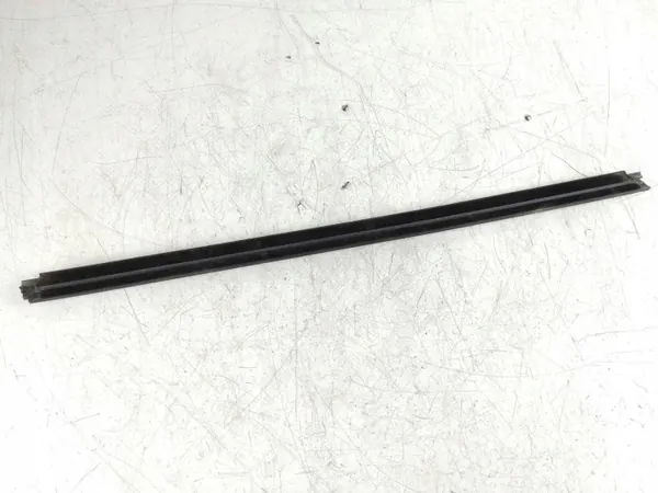 Junta parabrisas Ford Mustang Mach-E OEM RZV69889 image 3