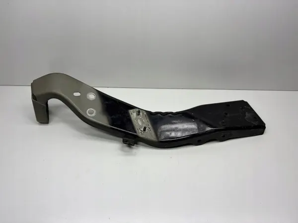 Audi A8 4N fram vänster stänkskärmsfäste OEM 4N0821131J image 2