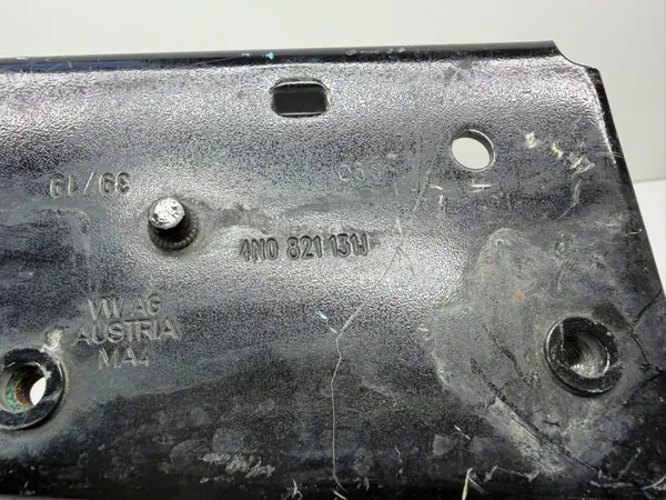 Audi A8 4N fram vänster stänkskärmsfäste OEM 4N0821131J image 3