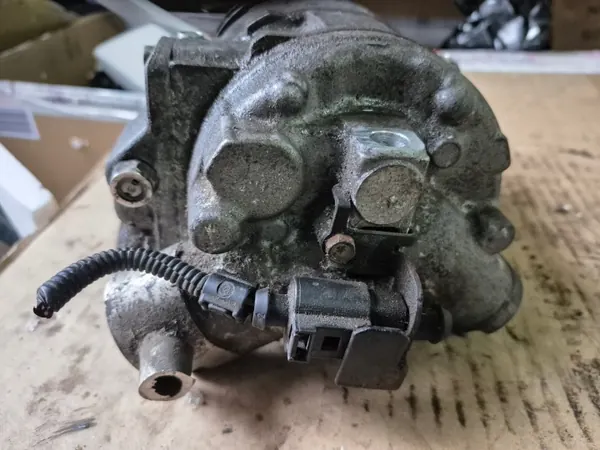 Compresseur A/C Skoda d'occasion OEM 6Q0820808D image 3