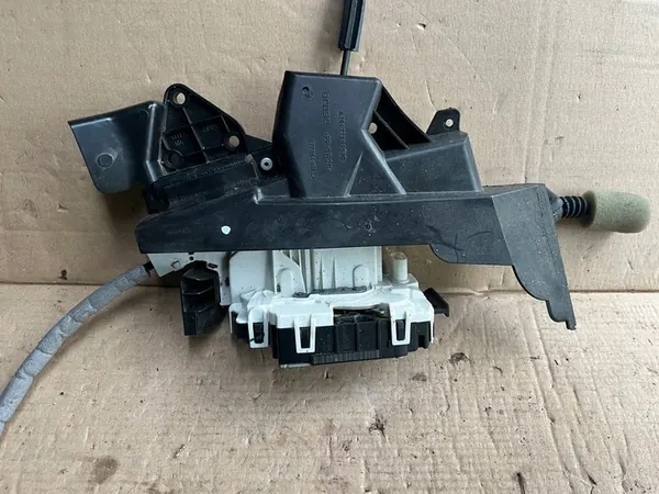 MERCEDES C-KLASS W204 VÄNSTER FRAMDÖRRSLÅS A2047200335 image 2