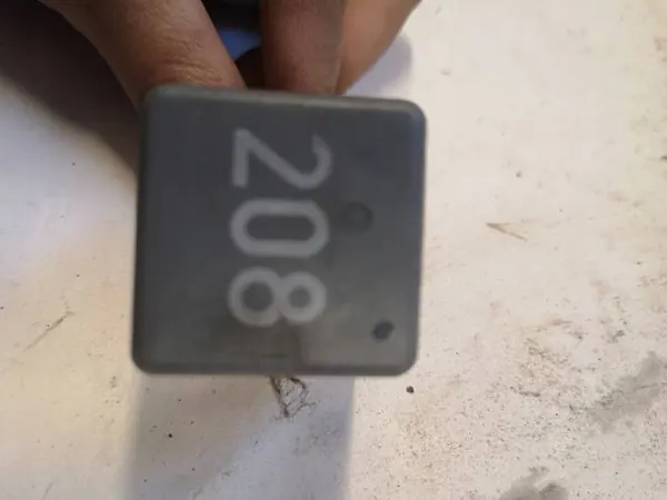 Relä Audi 90 80 B4 2.0 1993 image 3