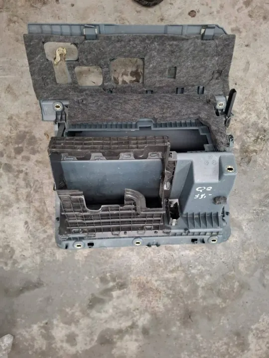 Guardaobjetos Audi OE usado OEM CXY208 para Q2 image 3