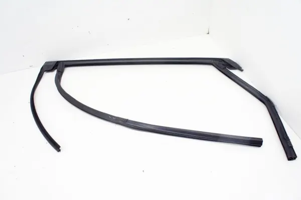 UR216 Ford Edge Mk2 Raamrubber rechter achterdeur image 3