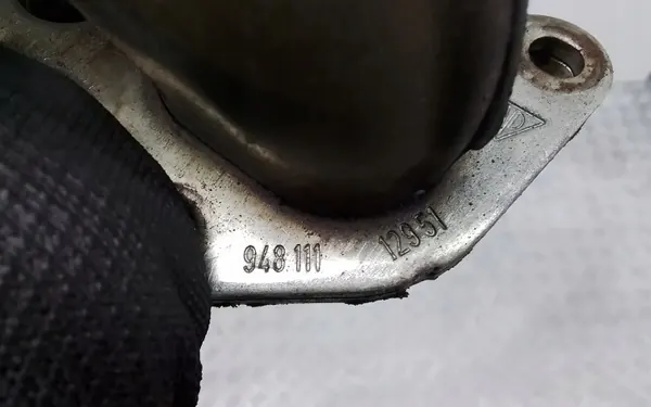 Porsche OEM 94811112951 Pakoputken keräin Cayenne image 4