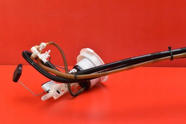 Brandstofpomp 6763850 A2C53025278 BMW E90 E91 2.0i image 2