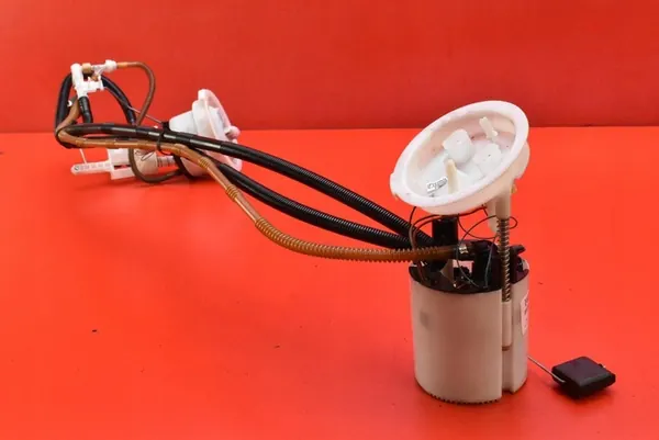 Brandstofpomp 6763850 A2C53025278 BMW E90 E91 2.0i image 4