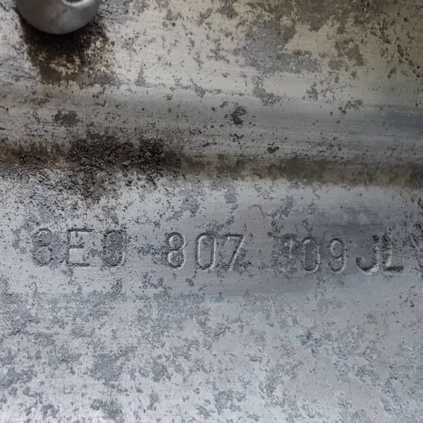 Poutre de pare-chocs avant Audi A4 B7 8E0807109JL image 4