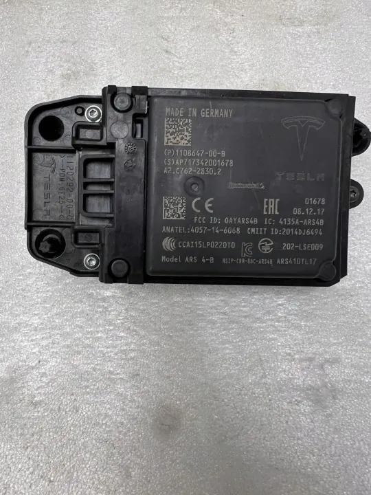 Tesla Model S 2017 Tutkasensori OEM 110864700B image 2