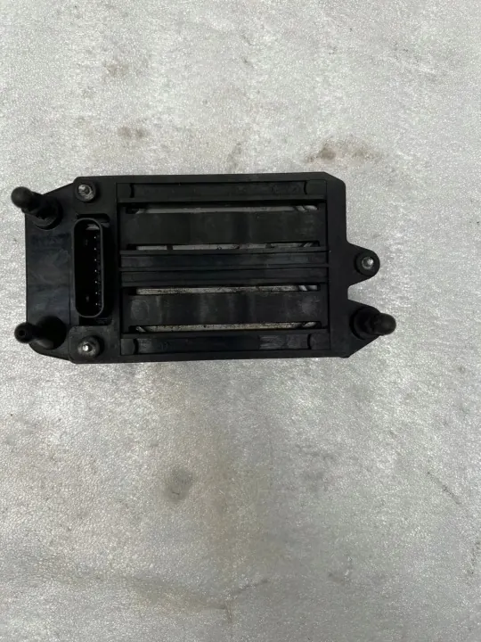 Tesla Model S 2017 Tutkasensori OEM 110864700B image 4