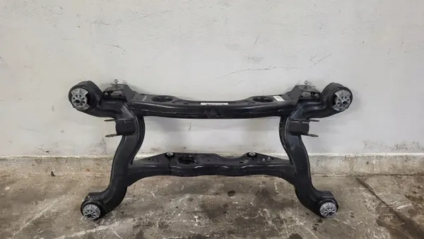 Mercedes GLA II Hinterachsschwinge OEM image 2