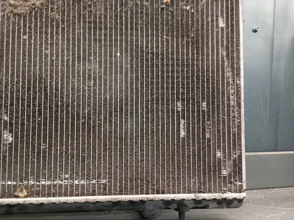 Citroen Xsara Picasso Radiator 1.6 OE 9637040680 image 10