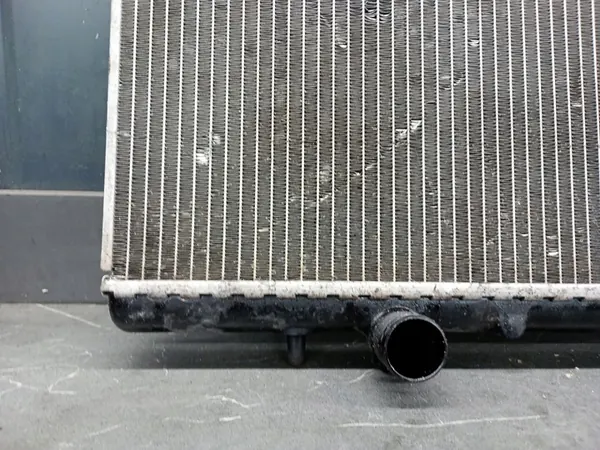 Citroen Xsara Picasso Radiator 1.6 OE 9637040680 image 2