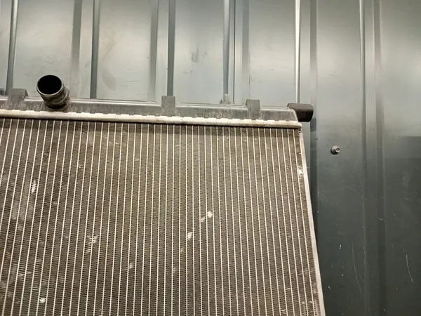 Citroen Xsara Picasso Radiator 1.6 OE 9637040680 image 4