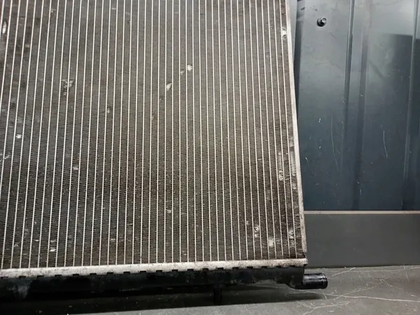 Citroen Xsara Picasso Radiator 1.6 OE 9637040680 image 5