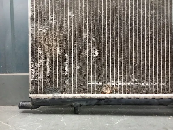 Citroen Xsara Picasso Radiator 1.6 OE 9637040680 image 7