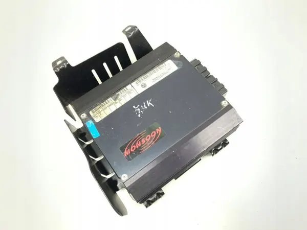 Gebrauchter Volkswagen OE Verstärker OEM 1Y0035456 image 2