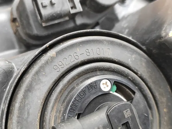 TOYOTA YARIS III Faro Derecho, OEM 81130-0DA30 image 9