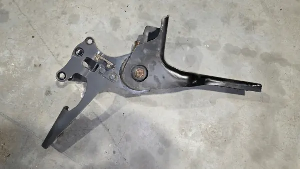 OEM 9673102863 Ohjaamon jousituskiinnike Atego 3 MP3 image 3