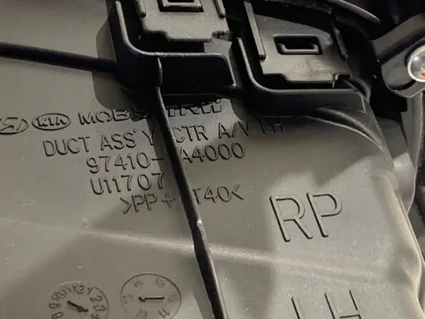 OEM 84740-A4200 Etuilmastusritilä Kia Carens IV:lle image 8