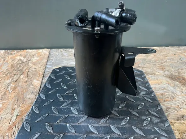 Fuel Filter Housing VW Passat B6 3C0127400A image 4