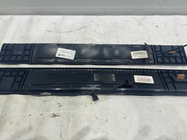 Ford Mustang OEM FR3Z-63132A08-AA (2 kpl sarja) image 5