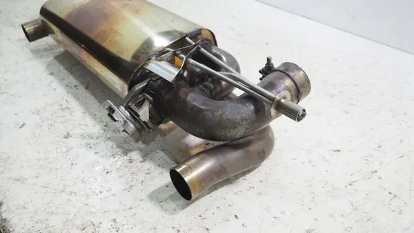 Lotus Emira Achter Demper OEM 8890895961 image 4