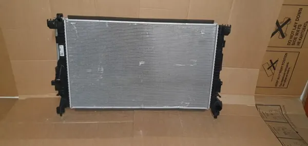 Radiador OEM 214109709R para Duster 2025 - Usado image 2