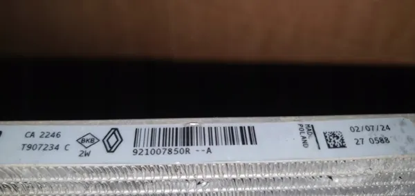 Radiador OEM 214109709R para Duster 2025 - Usado image 3
