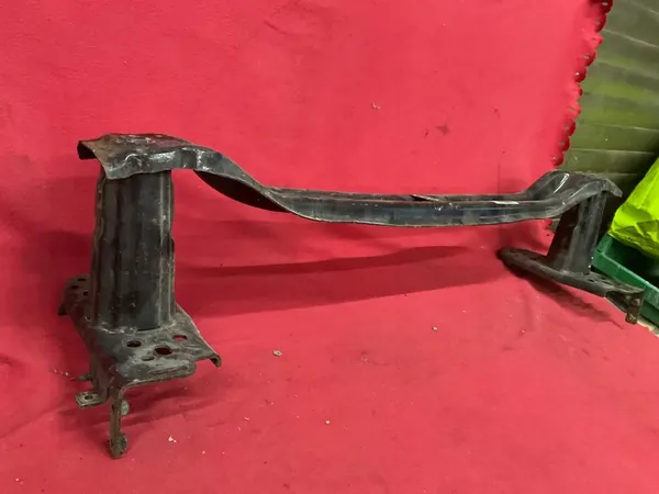 Etupuskuri Porsche Cayenne II 7P0807109B image 2