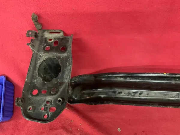 Etupuskuri Porsche Cayenne II 7P0807109B image 7