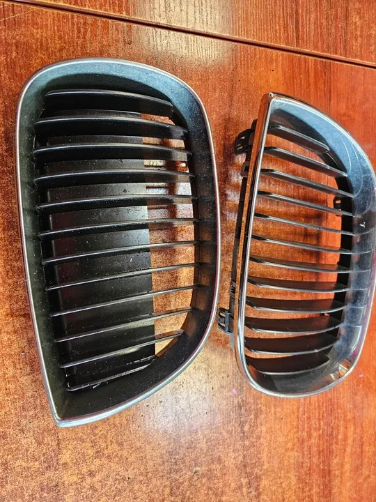 Left Grille POLCAR 2001051J image 2