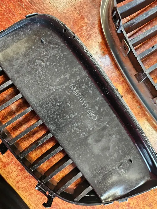 Left Grille POLCAR 2001051J image 3