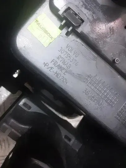 Apoio de Braço Volvo S40 I OEM 30755375 - Usado image 9