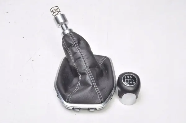 Ford Fiesta MK8 Versnellingspookhoes OEM 360485 image 2