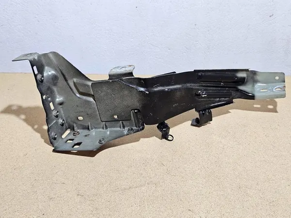 Support de phare avant gauche VOLVO 31457751 image 1