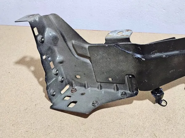 Support de phare avant gauche VOLVO 31457751 image 2