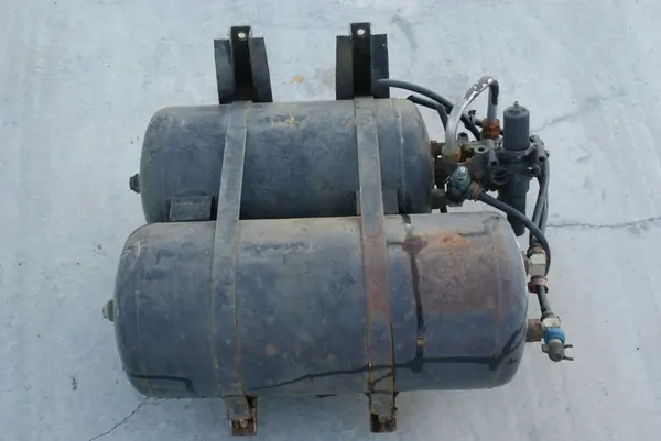 Réservoir d'air avec vanne MAN 8-150, L2000 OEM 46476 image 2