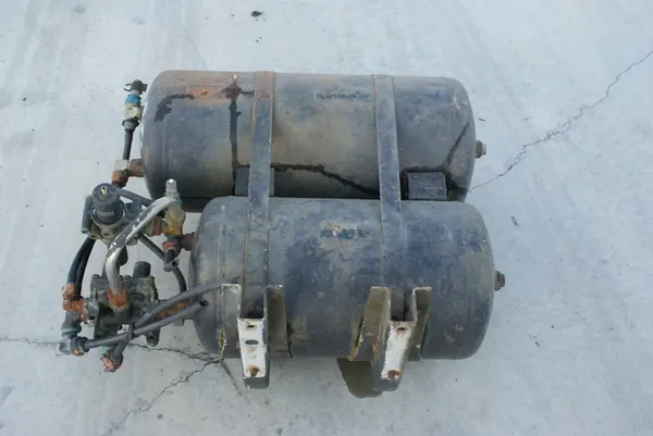 Réservoir d'air avec vanne MAN 8-150, L2000 OEM 46476 image 3